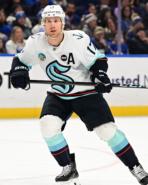 Jaden Schwartz in his #17 Kraken away jersey shooting the puck in game.